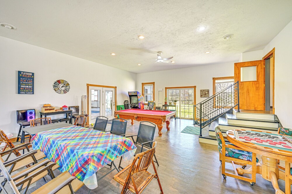 8-acre Bridgman Oasis: Pool, Hot Tub & Game Room