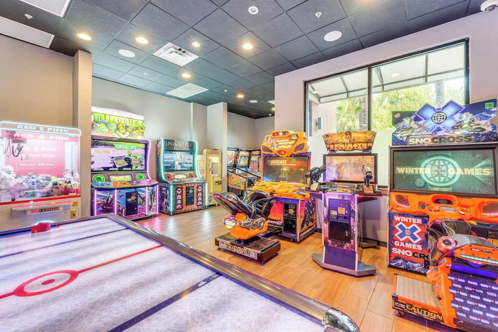 3 Mi to Disney: Retreat w/ Hot Tub & Resort Perks!