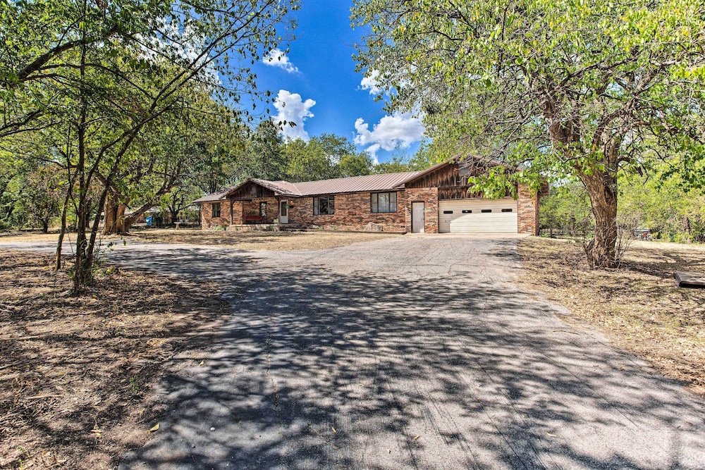 Lovely 'anna Fink House' w/ Patio & Fire Pit