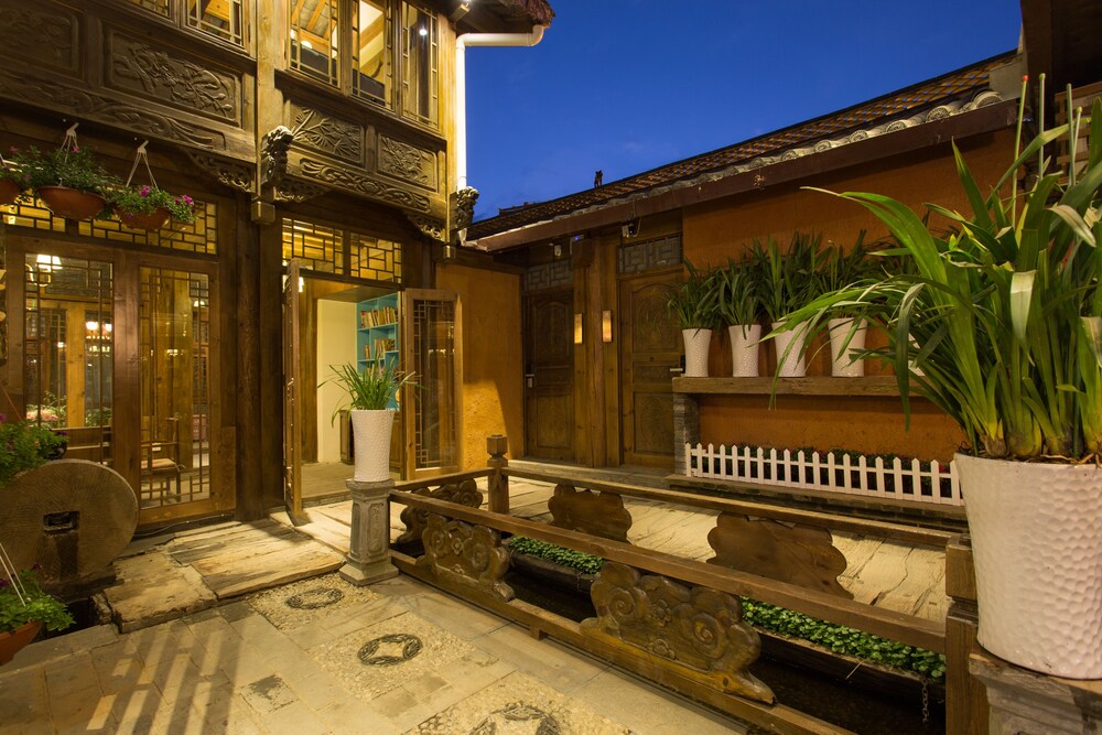 Hua Zhu Fansu Yunju Homestay