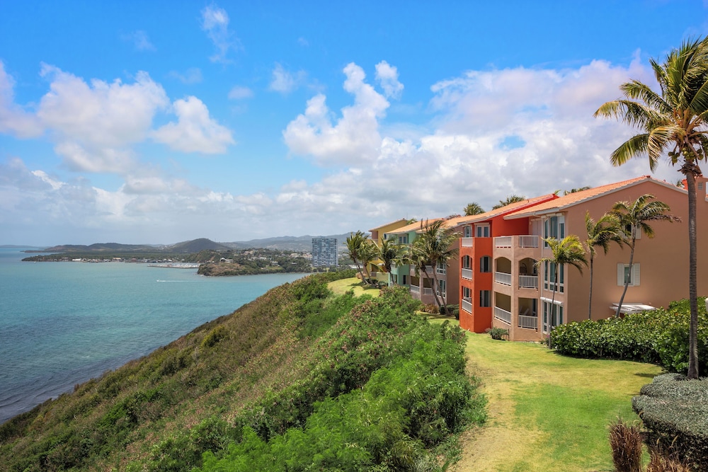 Golf Course Access Balcony Infinity Pool
