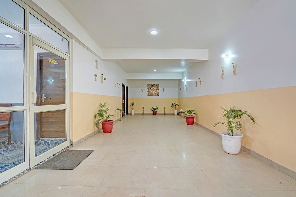 Fabhotel Hazel Town House