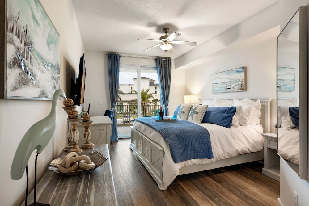 Fall Retreat Condo w Heated Pool Hot tub Pier Pk