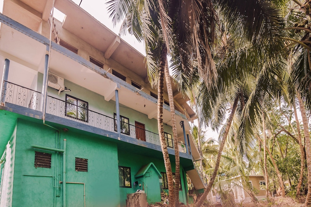 OYO 19176 Home River View 2BHK Siolim view 3