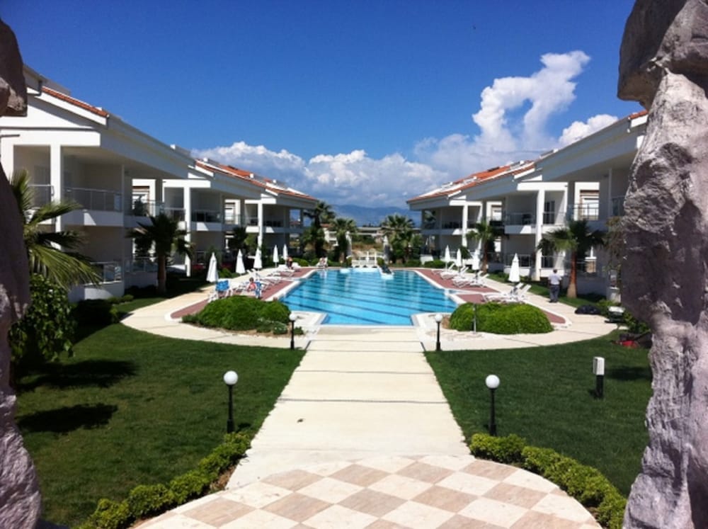 Wonderful 3 bed Duplex in Sought After Prime Community view 4