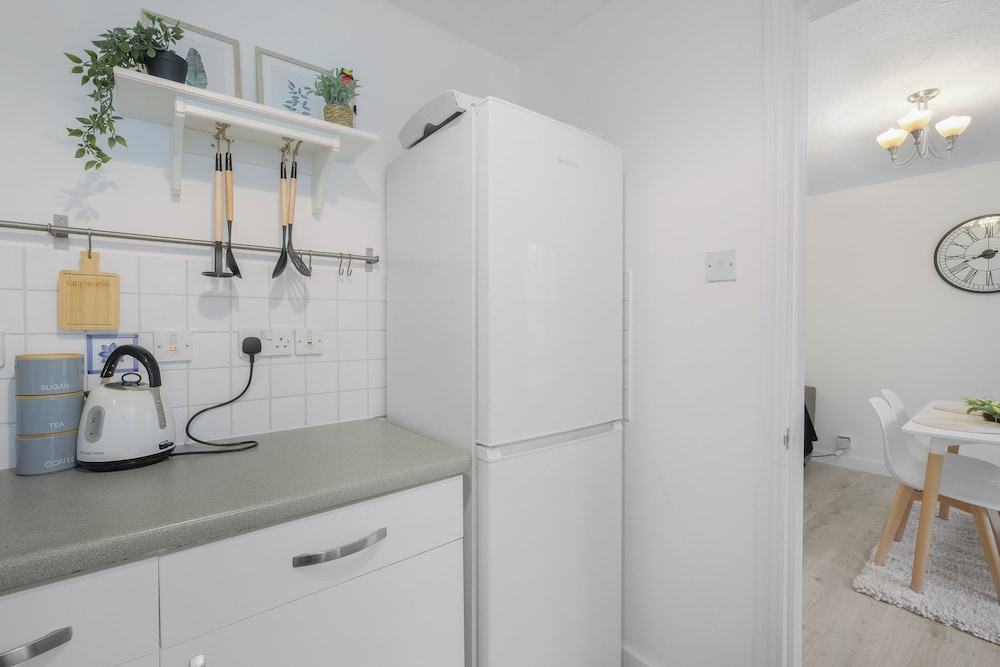 Charming 2 Bed 1Bath Apt -Transom Square