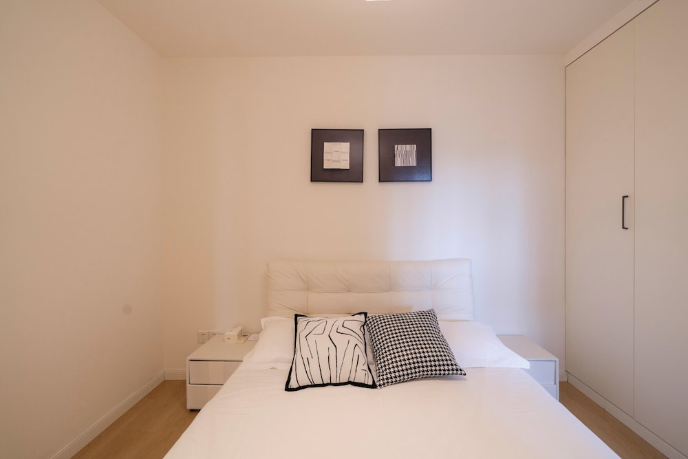 Book and Bed-Lujiabang