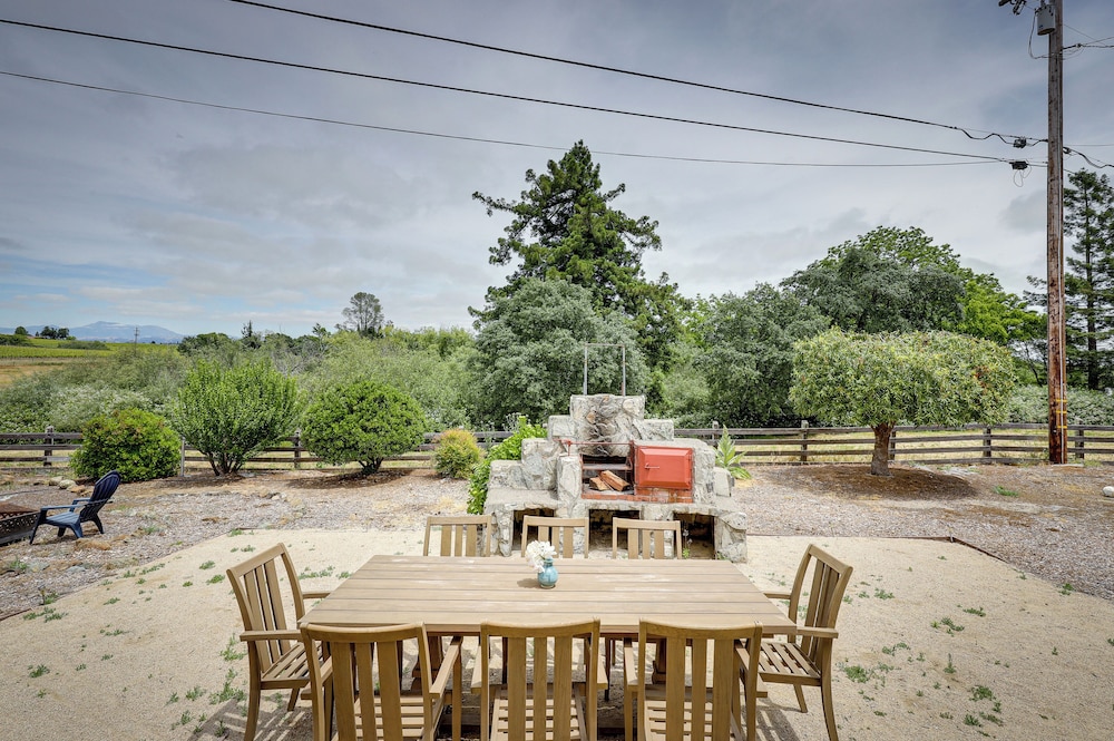 Sonoma County Vacation Rental w/ Vineyard Views!
