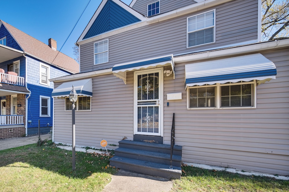 8 Mi to Dtwn: Cleveland Family Home