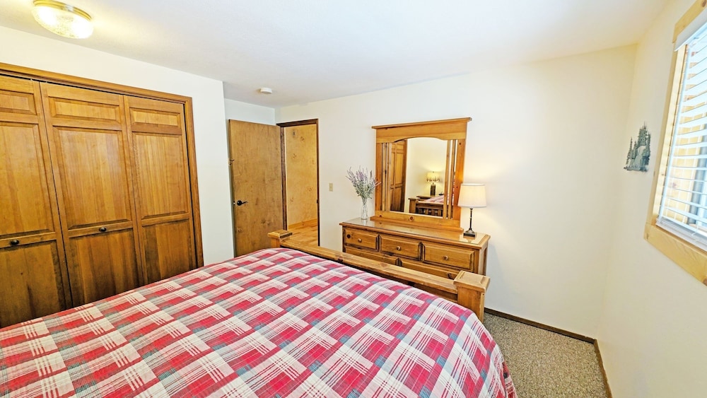 Pine Needle 2 4 Bedroom Condo