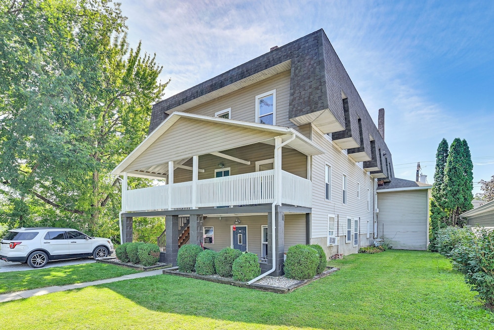 Walk to Academy: Lake Max Family Penthouse