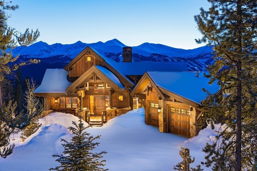 Three Sisters Lookout 5 Bedroom Home