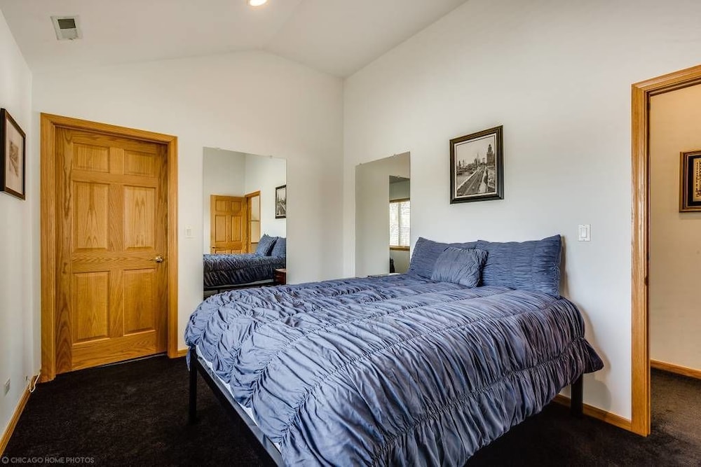 The Irving Masterpiece near Wrigley Field - Image 5