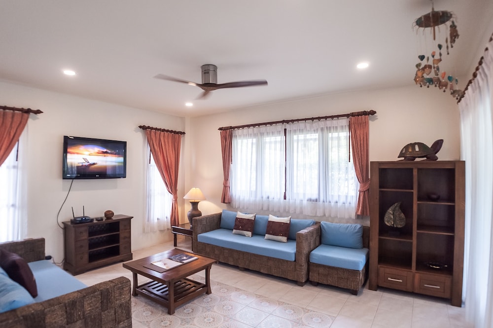 Idyllic Samui Beach Villa Resort