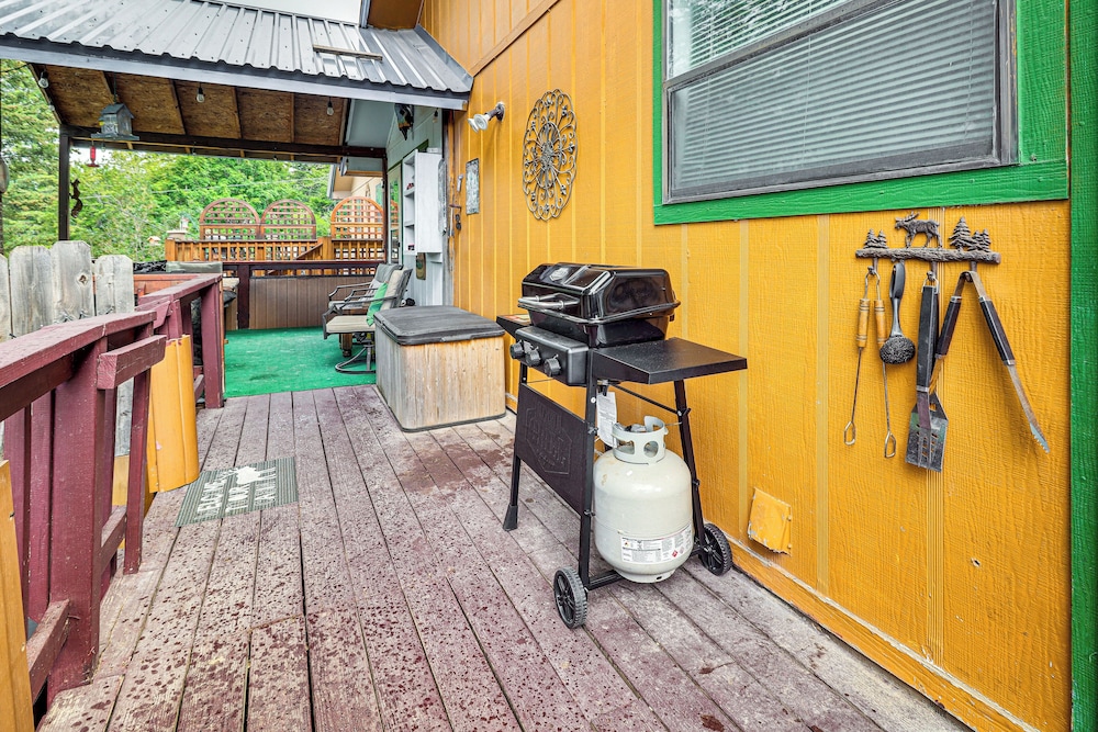 Cloudcroft Retreat w/ Hot Tub, Grill, & Deck! view 5