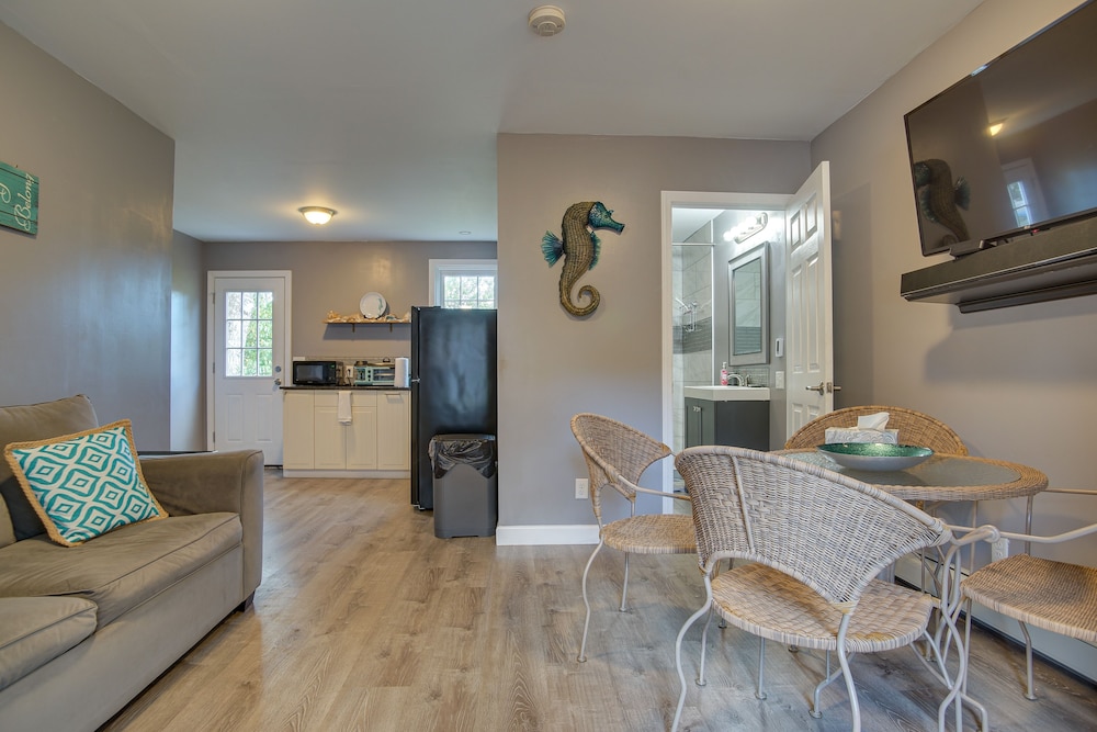 ~ 1 Mi to Beach: Cape Cod Apt in South Yarmouth