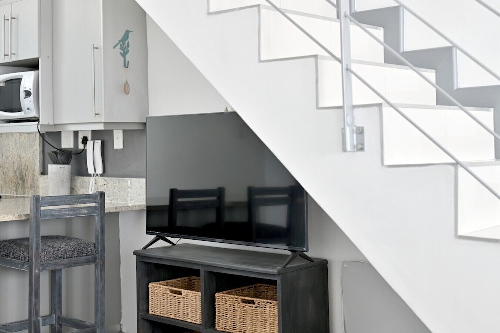Two Bedroom Sea Point Secure House