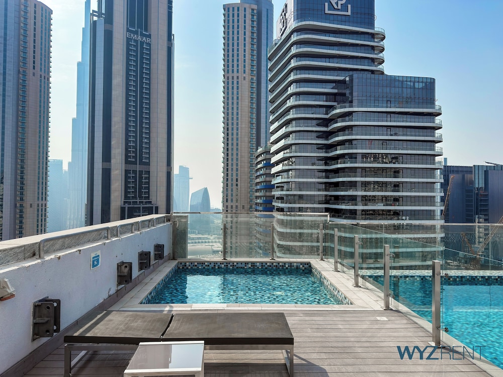 Blossoming 1BR Walk to Dubai Mall & Pool