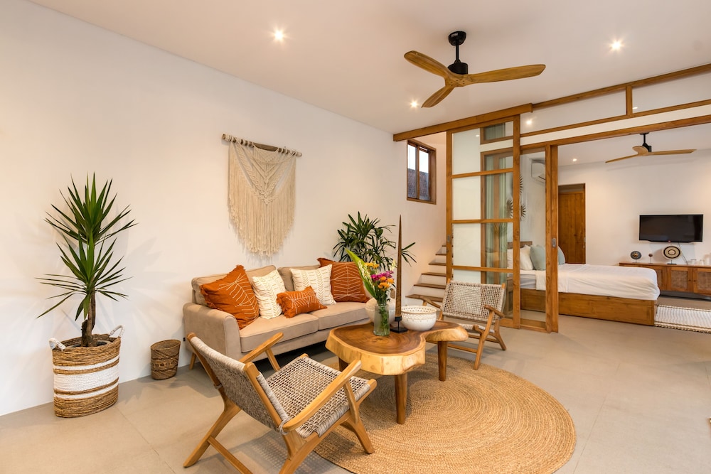Beautiful Boho-chic 4br Tropical Villa in Pererenan Canggu