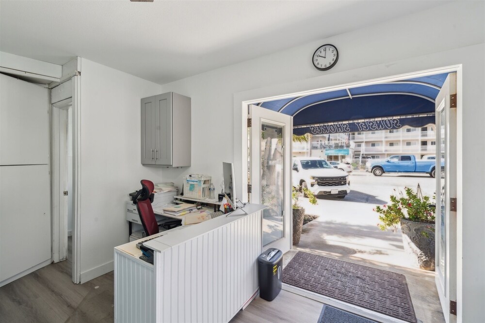 Beautiful 2 Bed Beach Condo #201 2 Bedroom Condo by Sunset Shores Condominiums