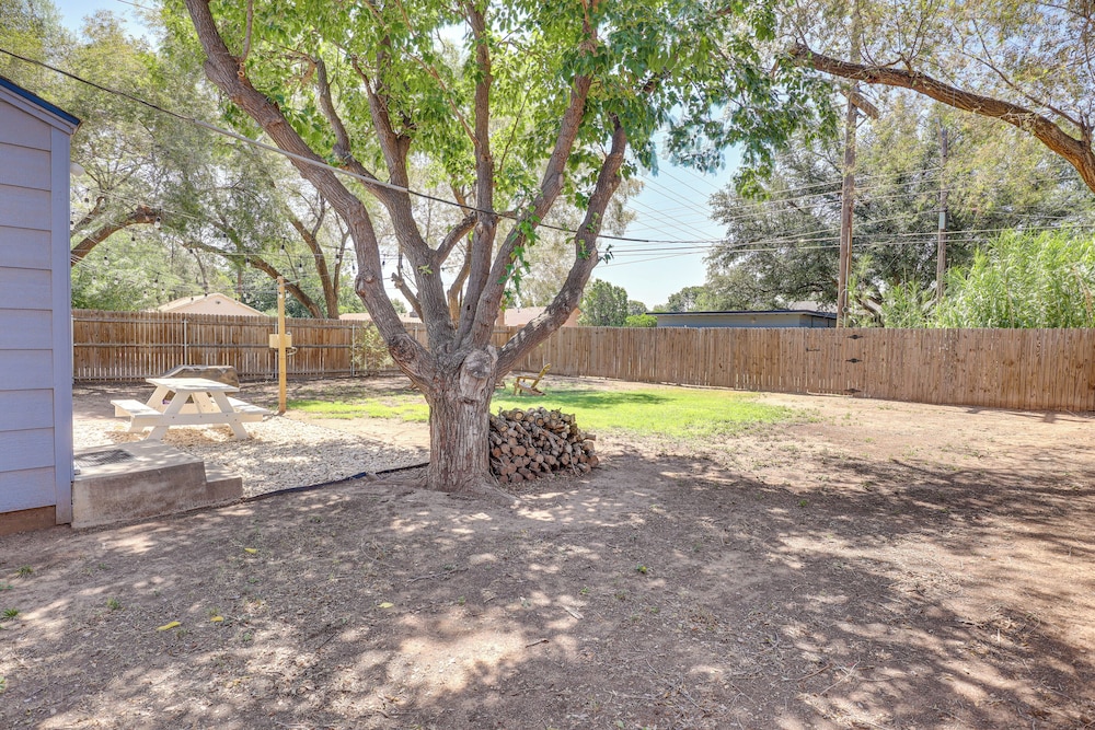 1 Mi to Texas Tech: Home w/ Large Outdoor Space!