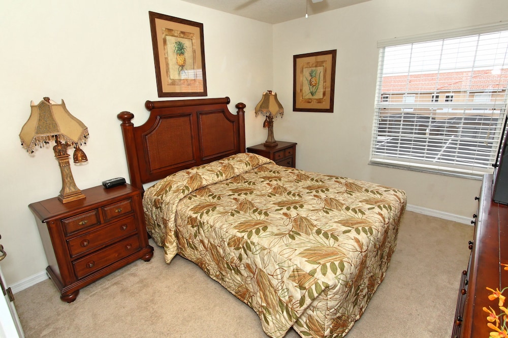 Mickeys Lodge by VillaDirect view 4