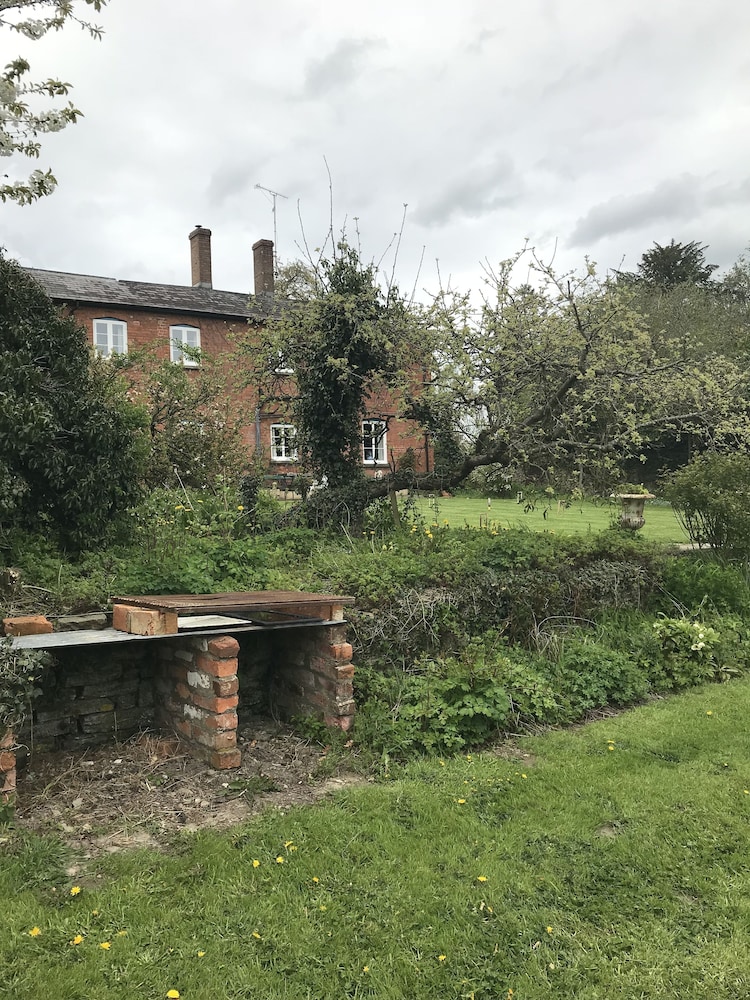 Lower Buckton Country House - Sleeps 12