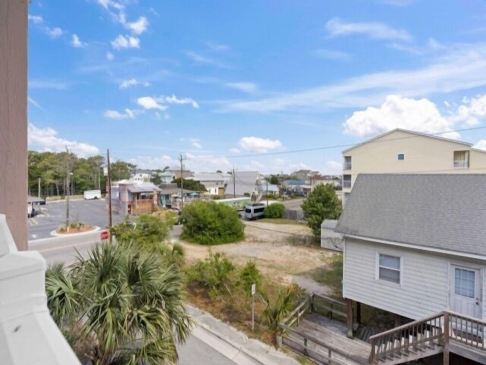 Sand Pebbles A17 - Relax And Unwind. Feel The Sun On Your Shoulders And The Ocean Breezes In Your Hair. 2 Bedroom Condo by RedAwning view 5