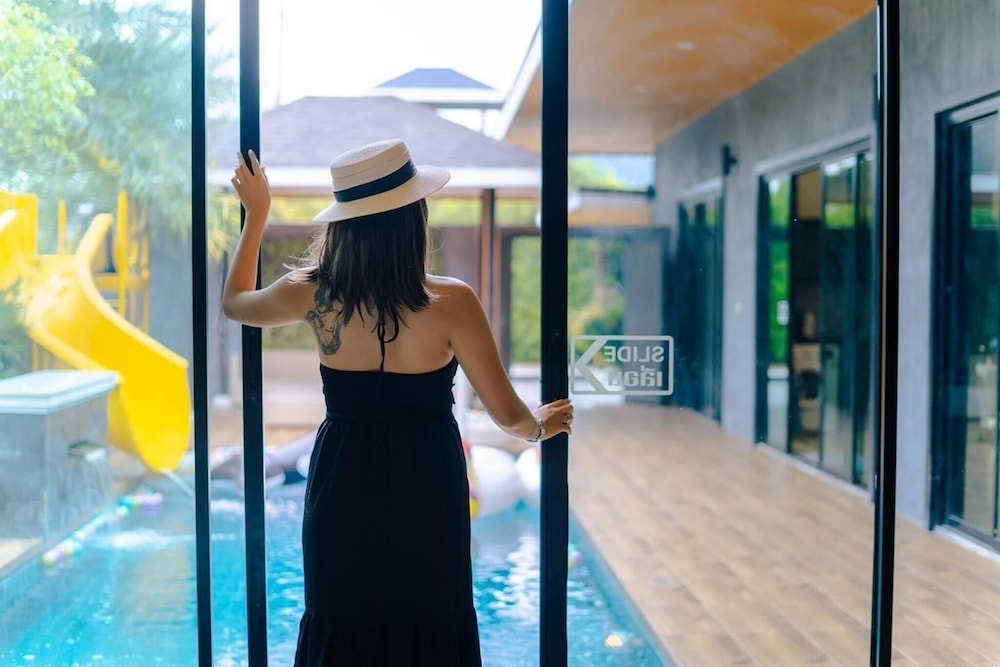 Orange Private Pool Villa, Near Cham Am Beach