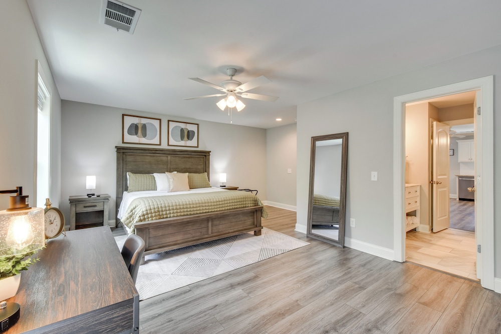 1 Block to Main St & River: Downtown Helen Condo