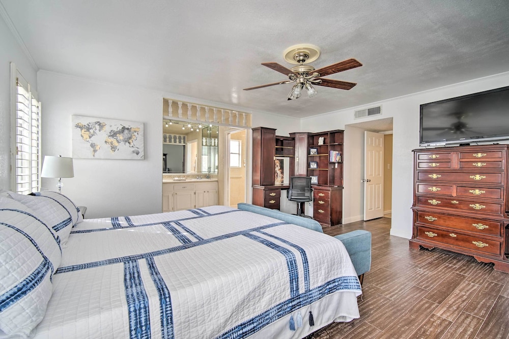 El Paso Home w/ BBQ Grill - 4 Mi to Sunland Park!