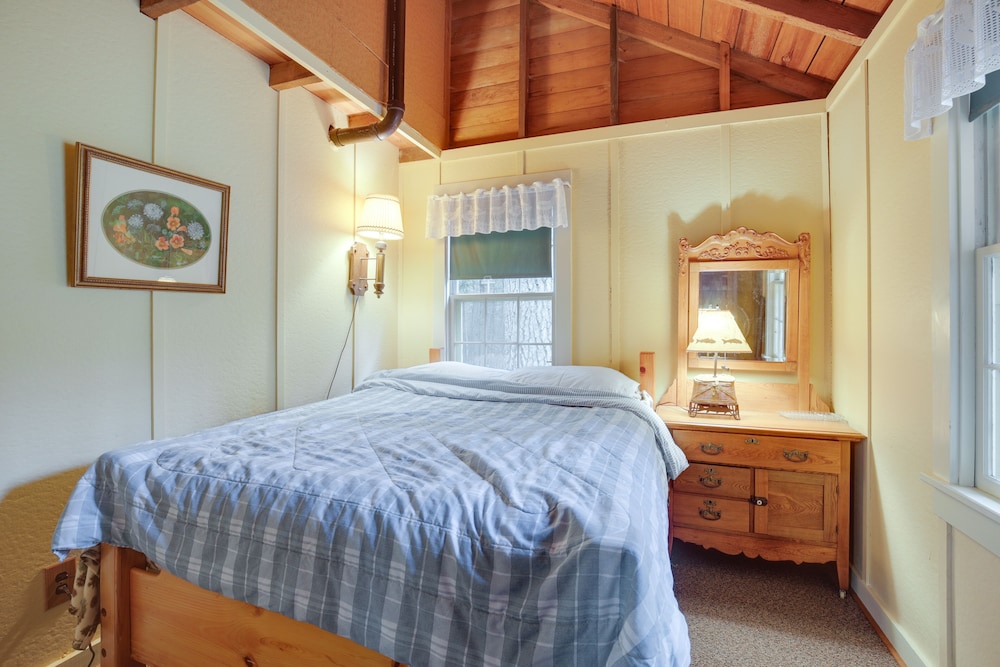 Lakefront Rhinelander Cabin w/ Boat Dock! view 5