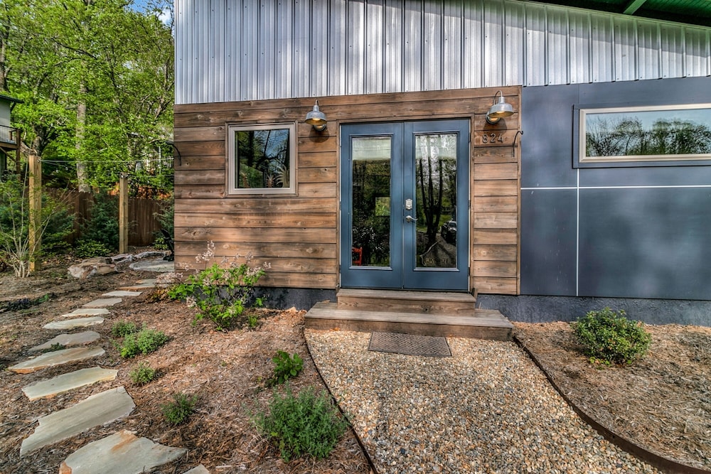 Cozy Laurel Cabin