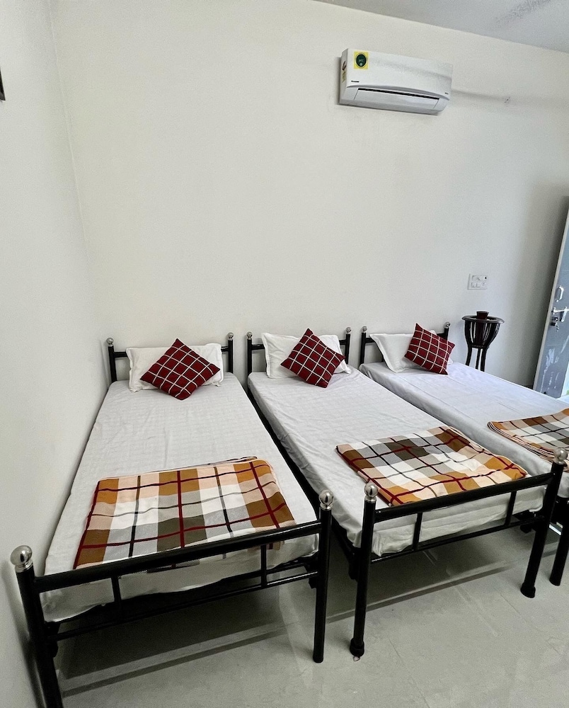 Hostel ivory