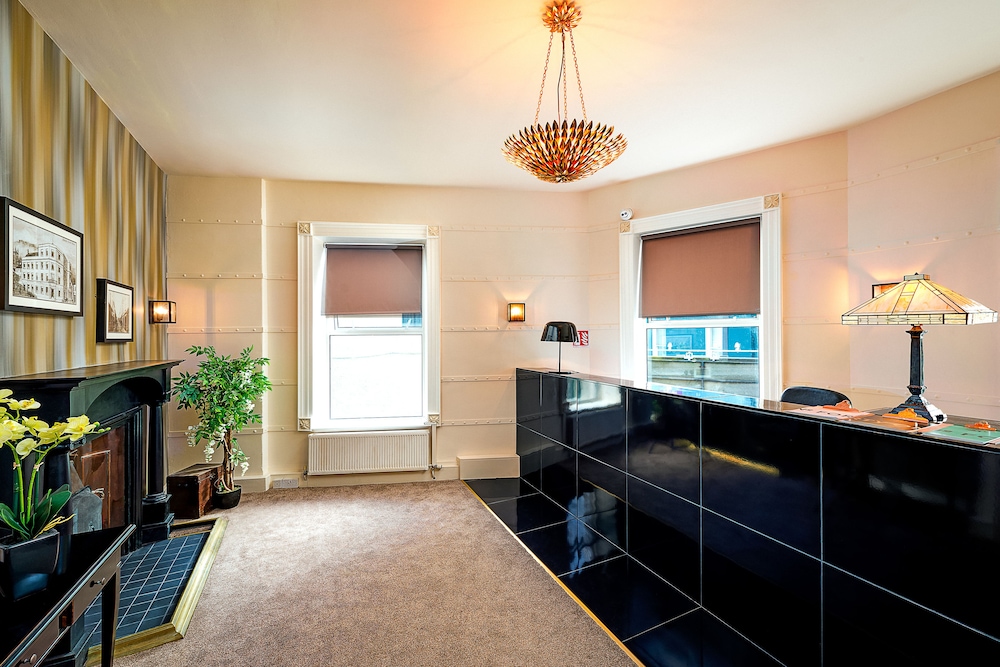 Ennis Vacations - Queens Hotel and Nightclub - Property Image 2
