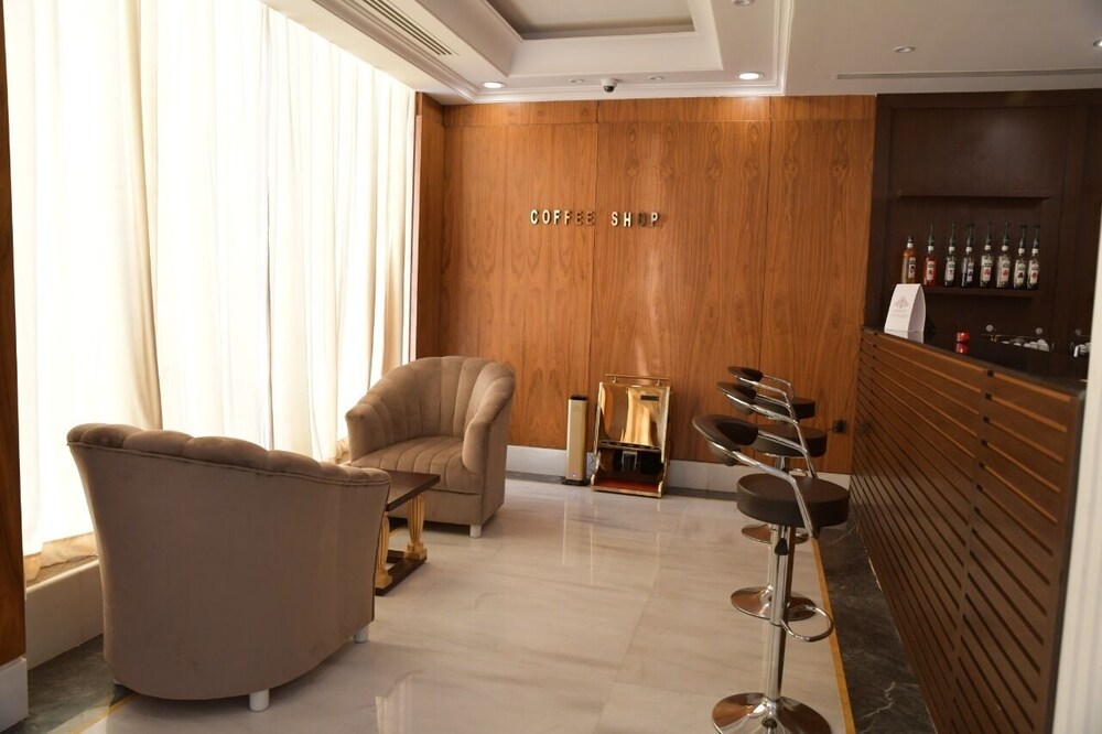 Crown City Hotel