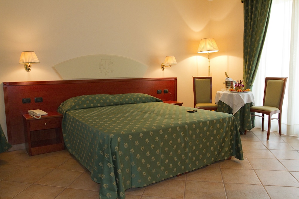 Hotel Tito Serranò