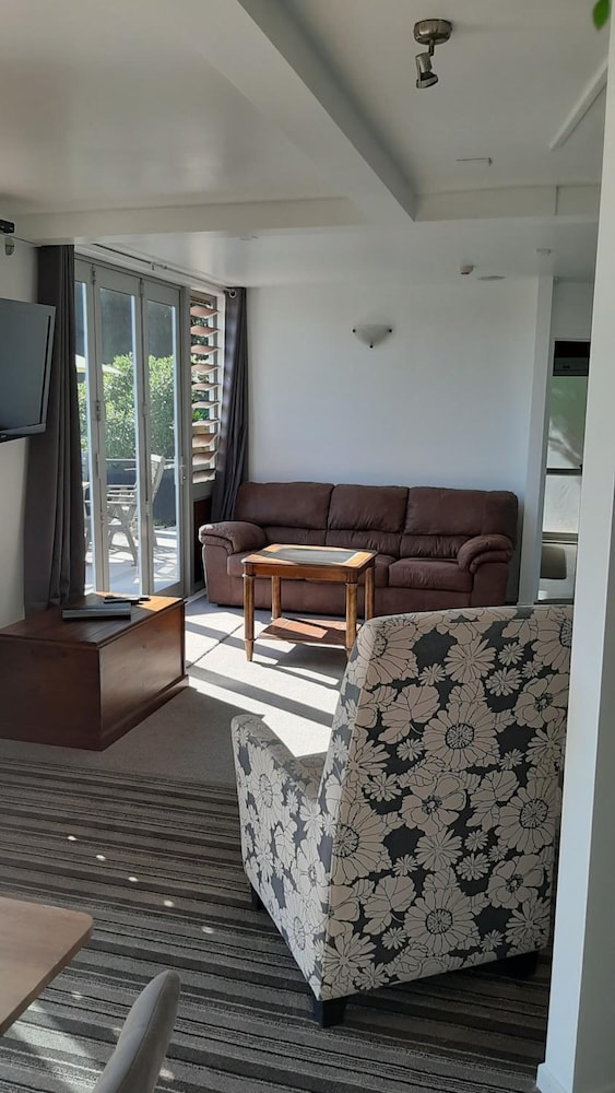 Ohiwa Beach Apartments Motel