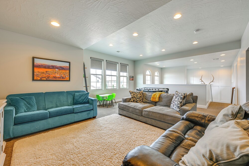 Hike, Bike & Swim: Utah Family Home w/ Mtn Views!