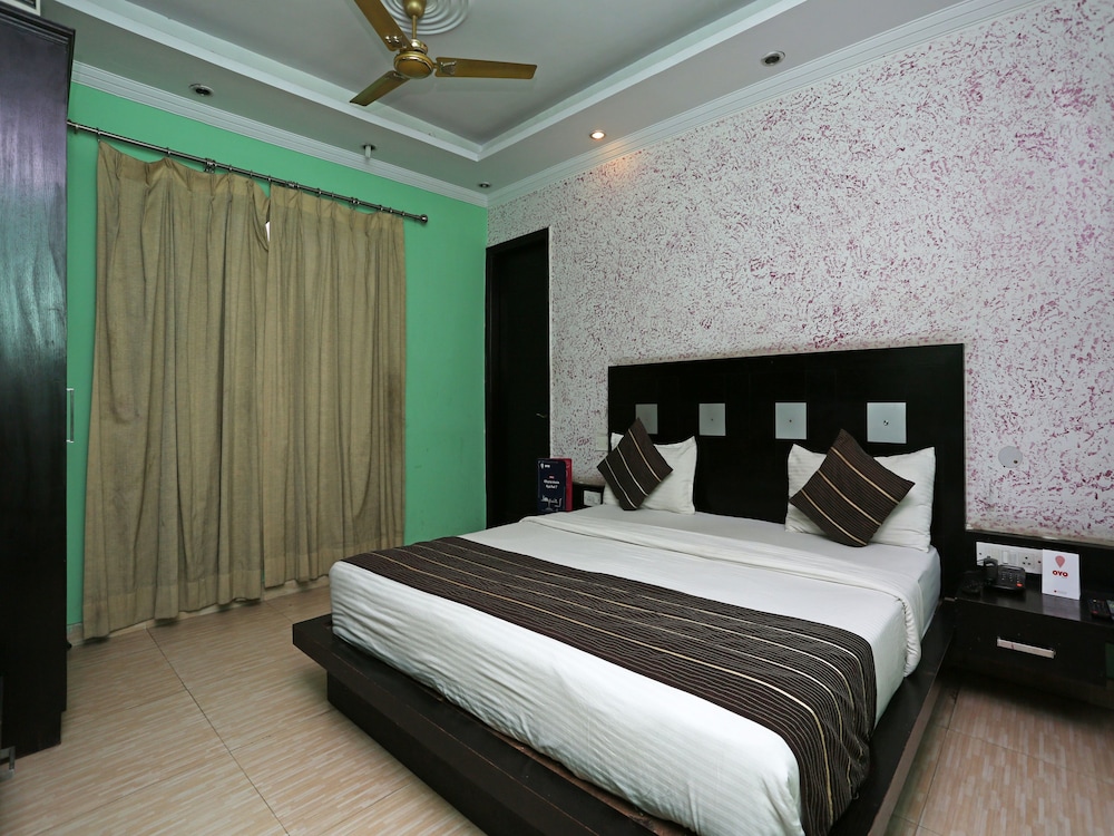 OYO 6895 Hotel Cybercity Rooms & Suites