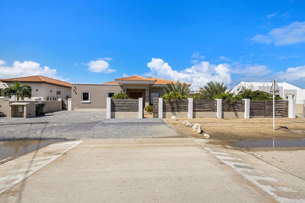 Amazing 4BR 3BA Villa Palm Beach w NEW Pool