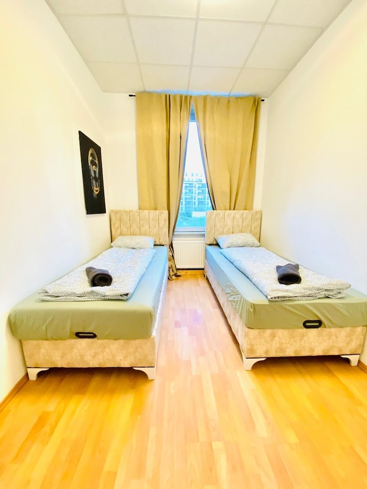 5 Bedroom Apartment near Schonbrunn