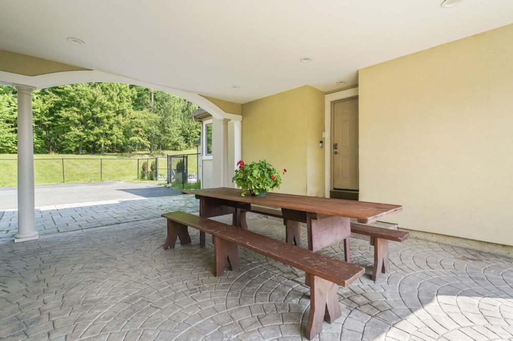 Hidden Retreat 4-homes 134 Acres