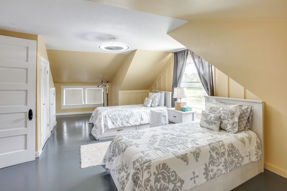 < 1 Mi to Downtown Fort Myers: Tranquil Retreat