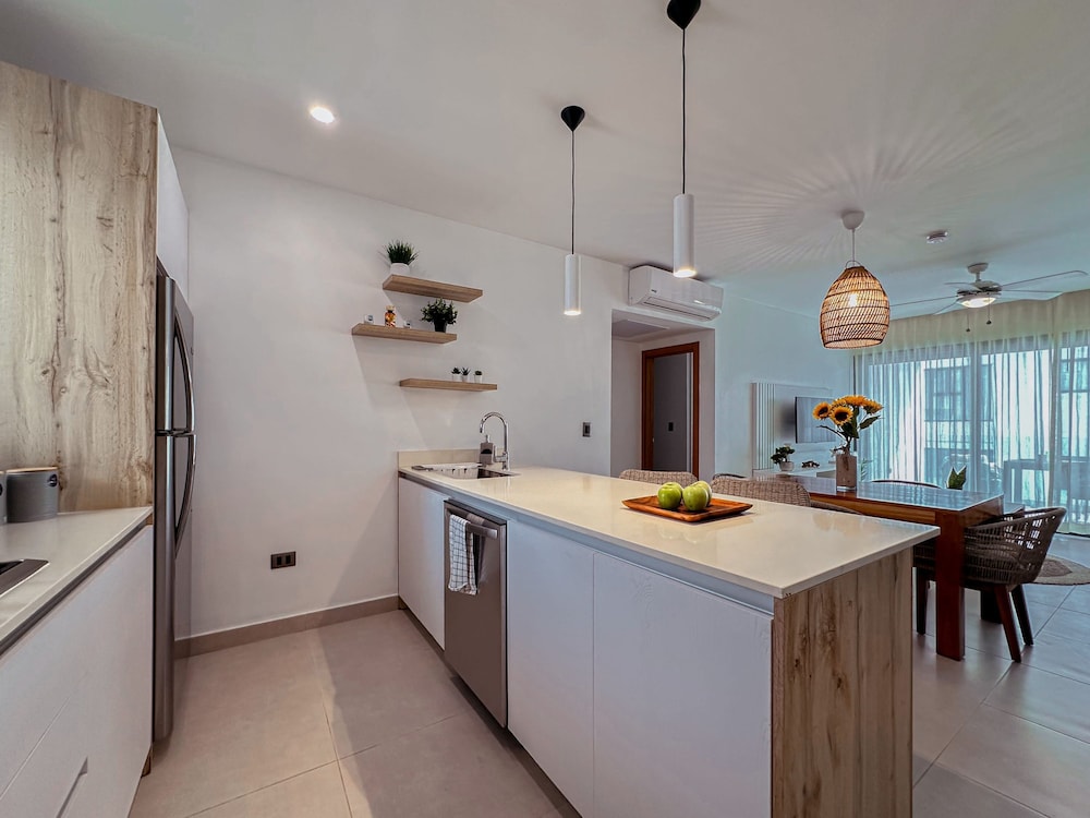 Fantastic Beach Penthouse With Rooftop BBQ