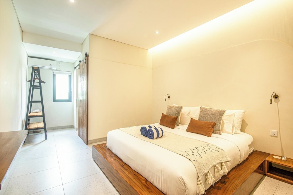 Chic 4-br Villa in Central Seminyak, Beach 5 Mins