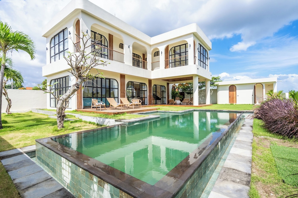 Nicolas Villa Canggu