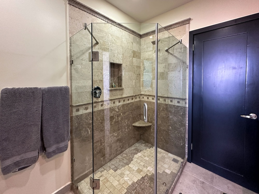 Upscale Ocean View Condo Close to it all Great
