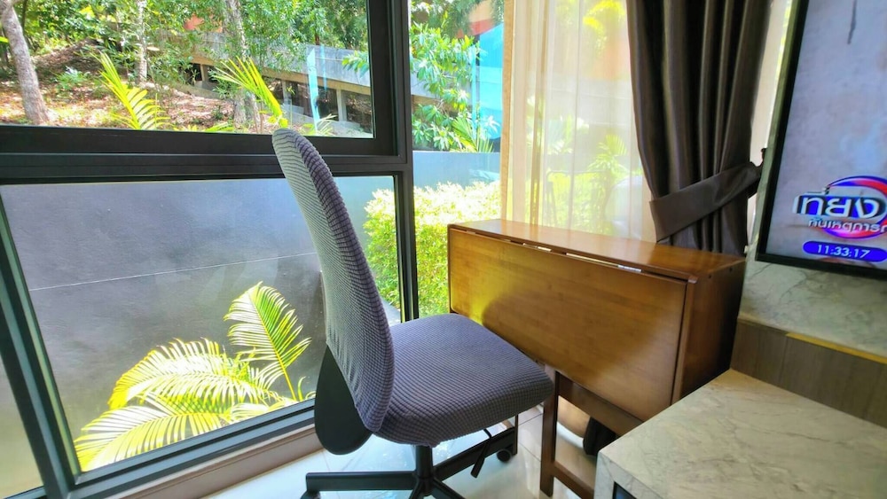Room-a301- 1 Bedroom Corner Condo Forest
