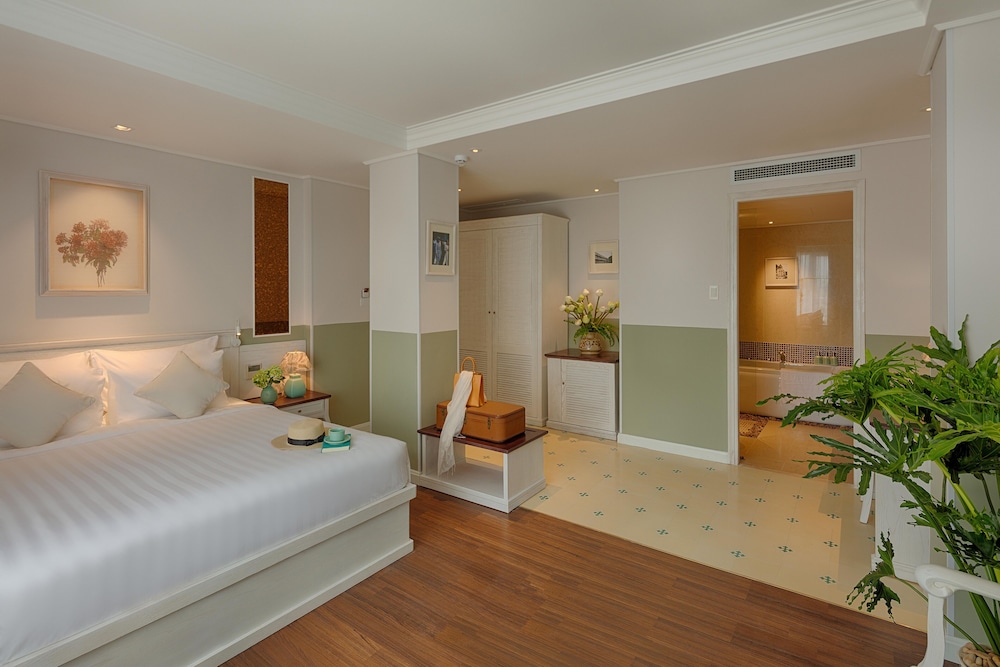 Au Lac Charner Hotel 14